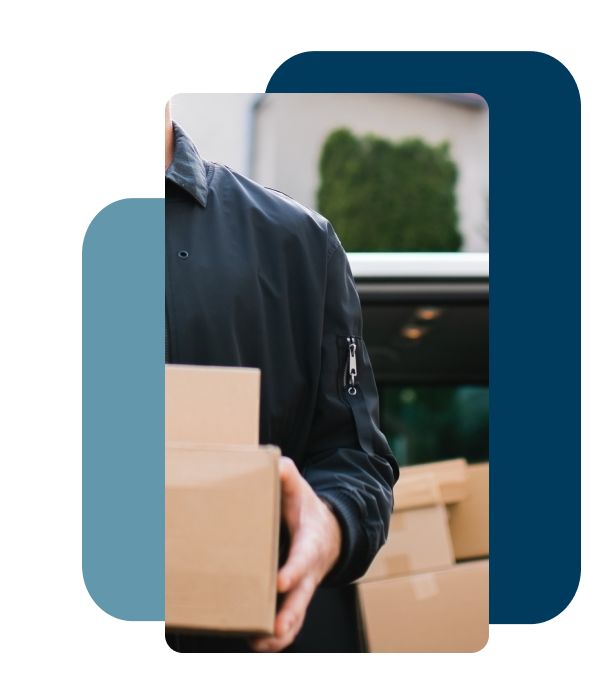 Repartidor entregando un paquete de un e-commerce